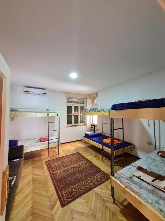 Milingona City Center Hostel Tirana Zewnętrze zdjęcie